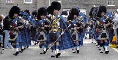 a_pipe-band-edinburgh-marchin